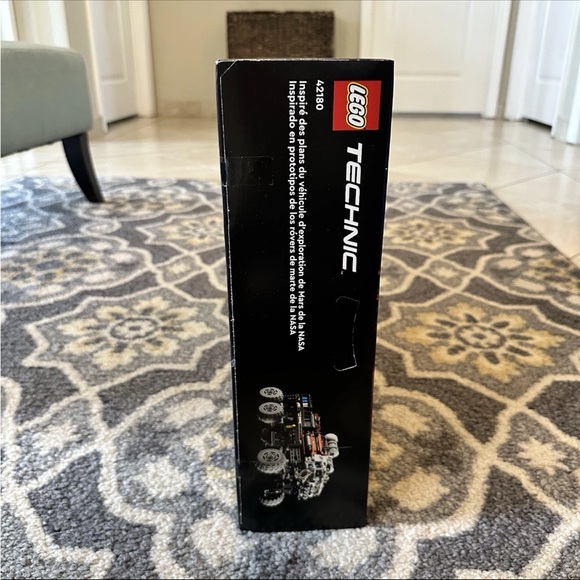 LEGO Technic 42180 Mars Crew Exploration Rover NASA Space Rover New Sealed -gift - Picture 3 of 6
